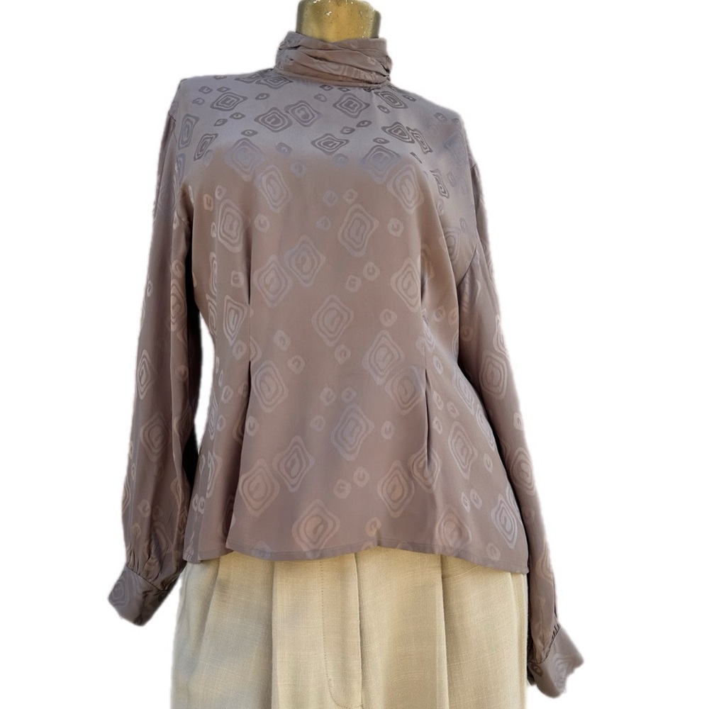 Lord & Taylor Tailored Vintage Silk Mock Neck Blouse Geo Jacquard print Size 10